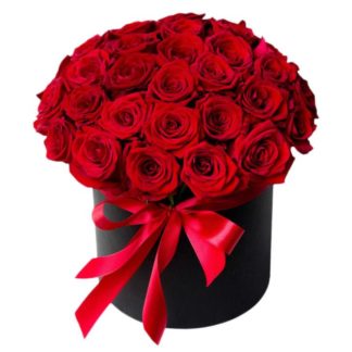 25 red roses in a hatbox | Flower Delivery Khimki